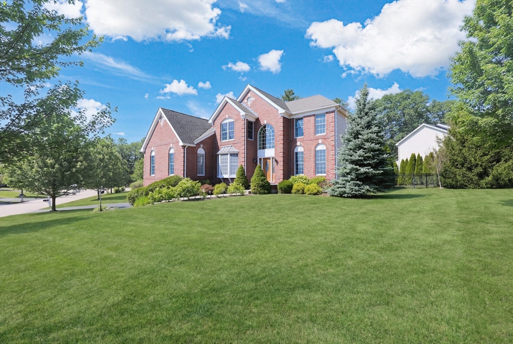 3 York Circle Walpole, MA 02032 - Photo 2 of 41