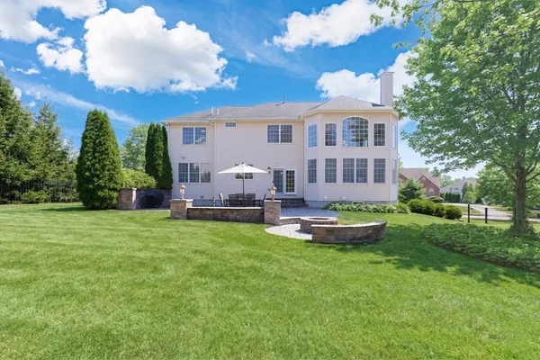 $1,550,000 | 3 York Circle, Walpole, MA 02032