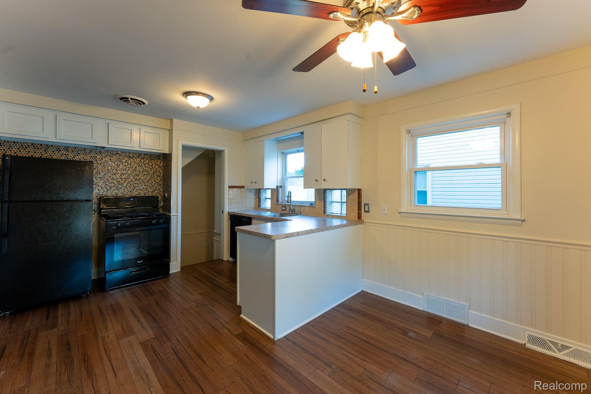 4212 Greenfield Road Berkley, MI 48072 - Photo 3 of 19 Gallery Image 3