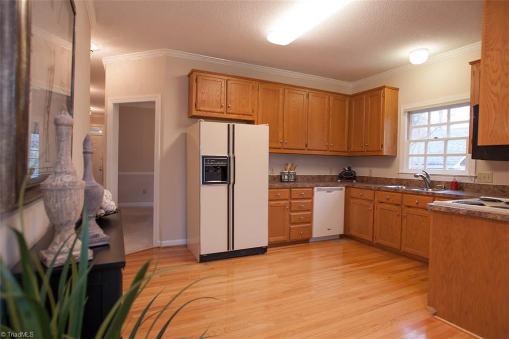 1703 Chickadee Point High Point, NC 27262 - Photo 6 of 20 Gallery Image 6