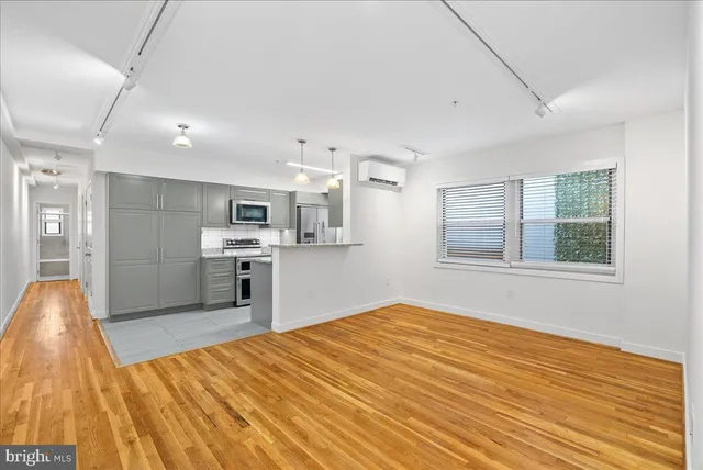 $3,900 | 220 2nd Street Southeast, Unit 303, Washington, DC 20003