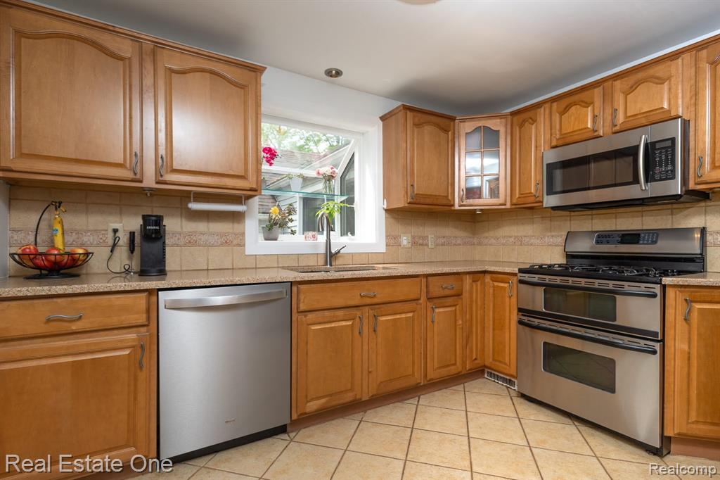 796 Michelson Road Rochester Hills, MI 48307 - Photo 5 of 35