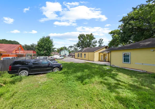 a view of a house with a back yard
