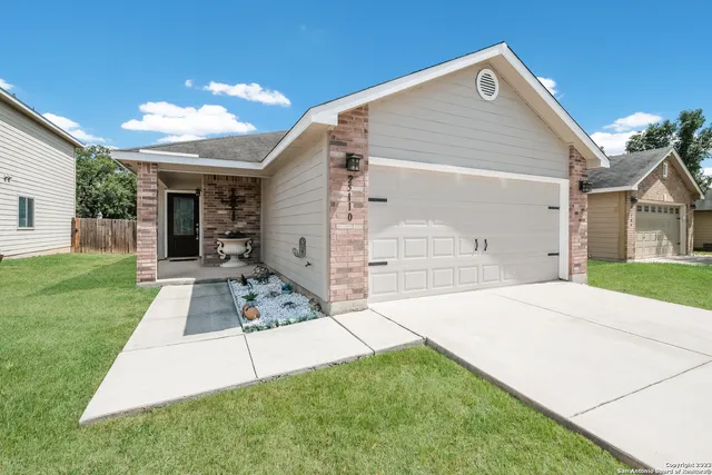 a front view of house with yard