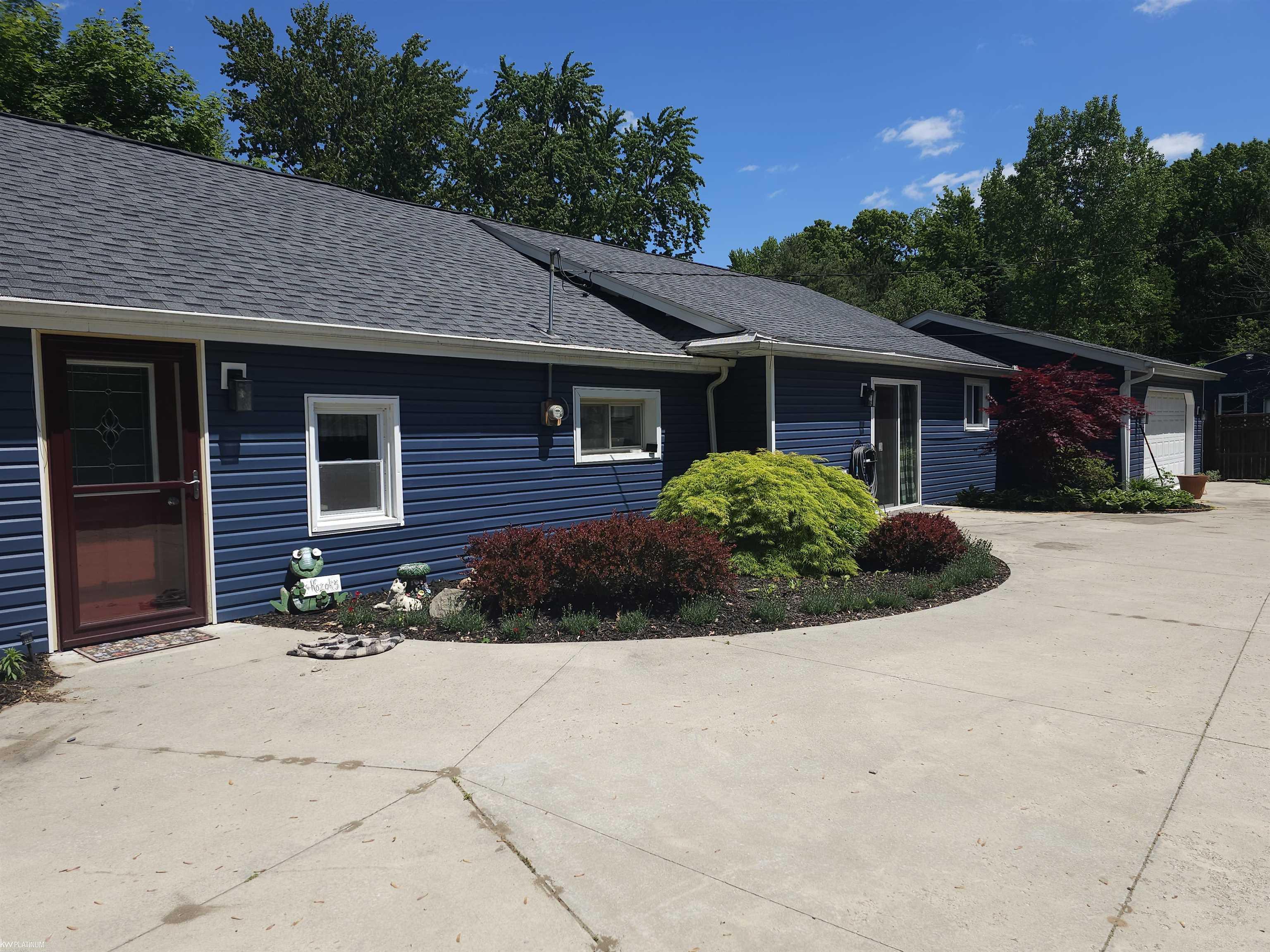4222 Parker Road Fort Gratiot, MI 48059 - Photo 4 of 35 50143050-cdcc9994-51f1-4816-a47d-fcdd842e8f67.JPG