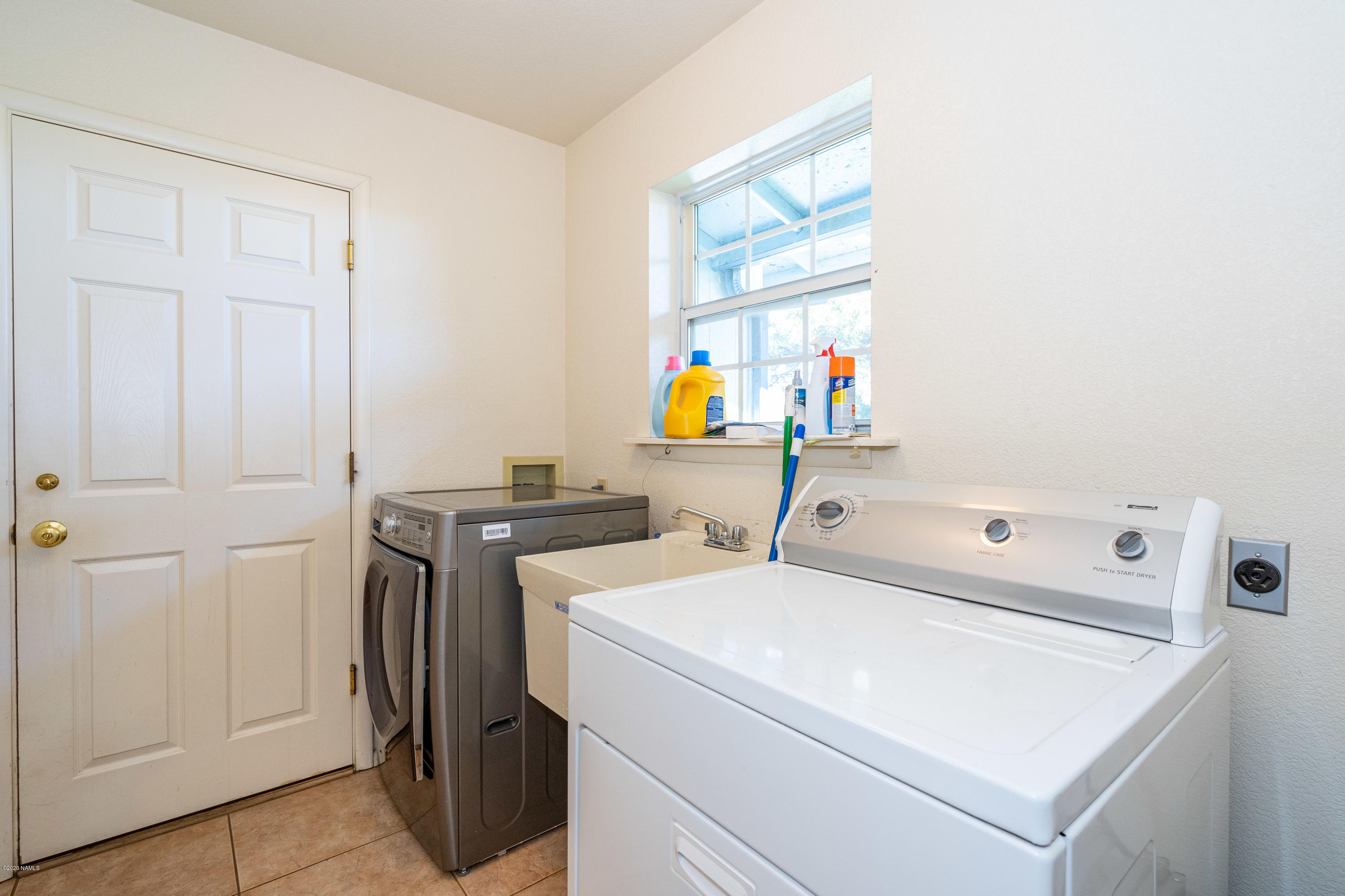 10910 Rodeo Road Flagstaff, AZ 86004 - Photo 36 of 38 Laundry