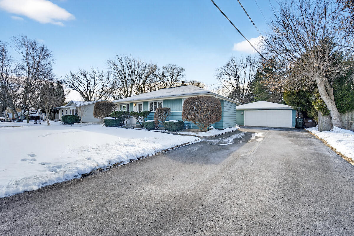 7042 Lone Elm Drive Caledonia, WI 53402 - Photo 2 of 28 Exterior