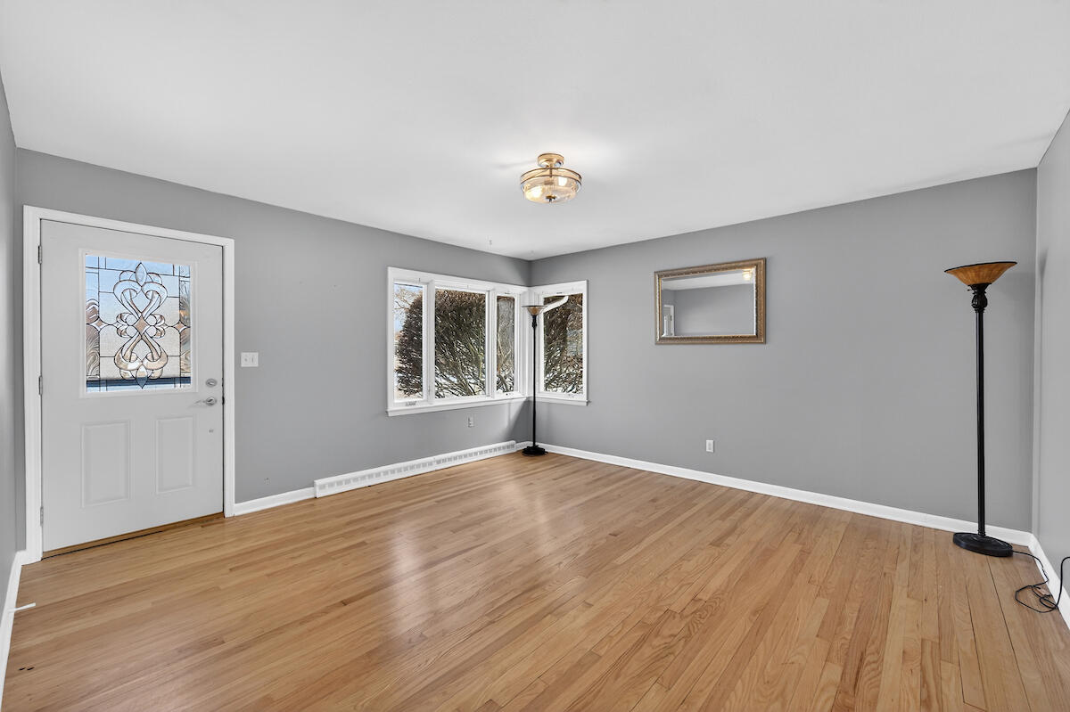 7042 Lone Elm Drive Caledonia, WI 53402 - Photo 5 of 28 Living Area