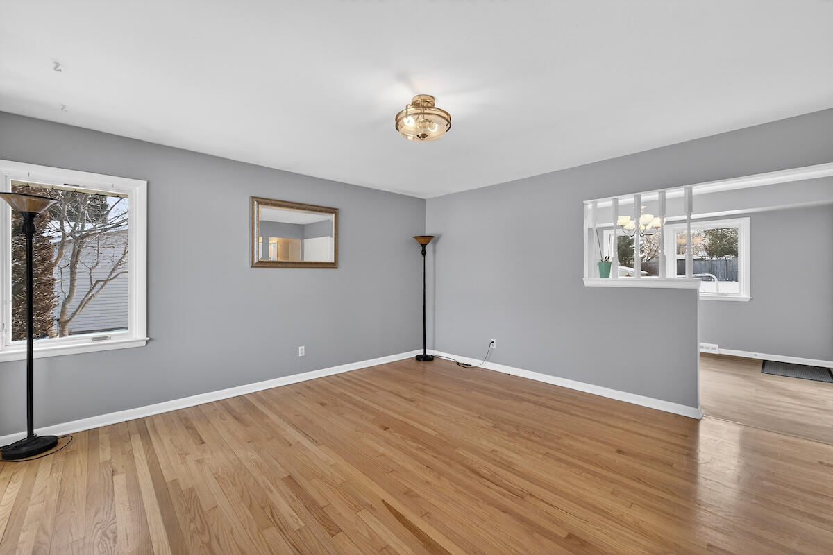 7042 Lone Elm Drive Caledonia, WI 53402 - Photo 6 of 28 Living Area