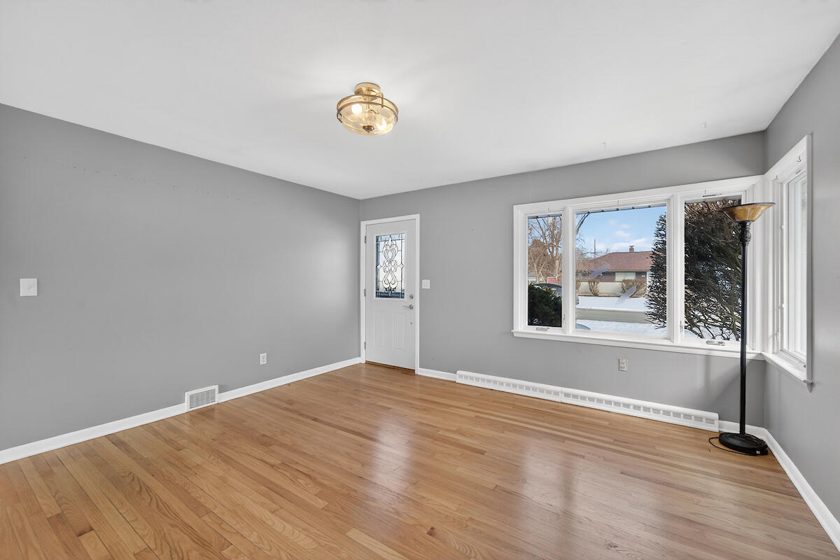 7042 Lone Elm Drive Caledonia, WI 53402 - Photo 7 of 28 Living Area