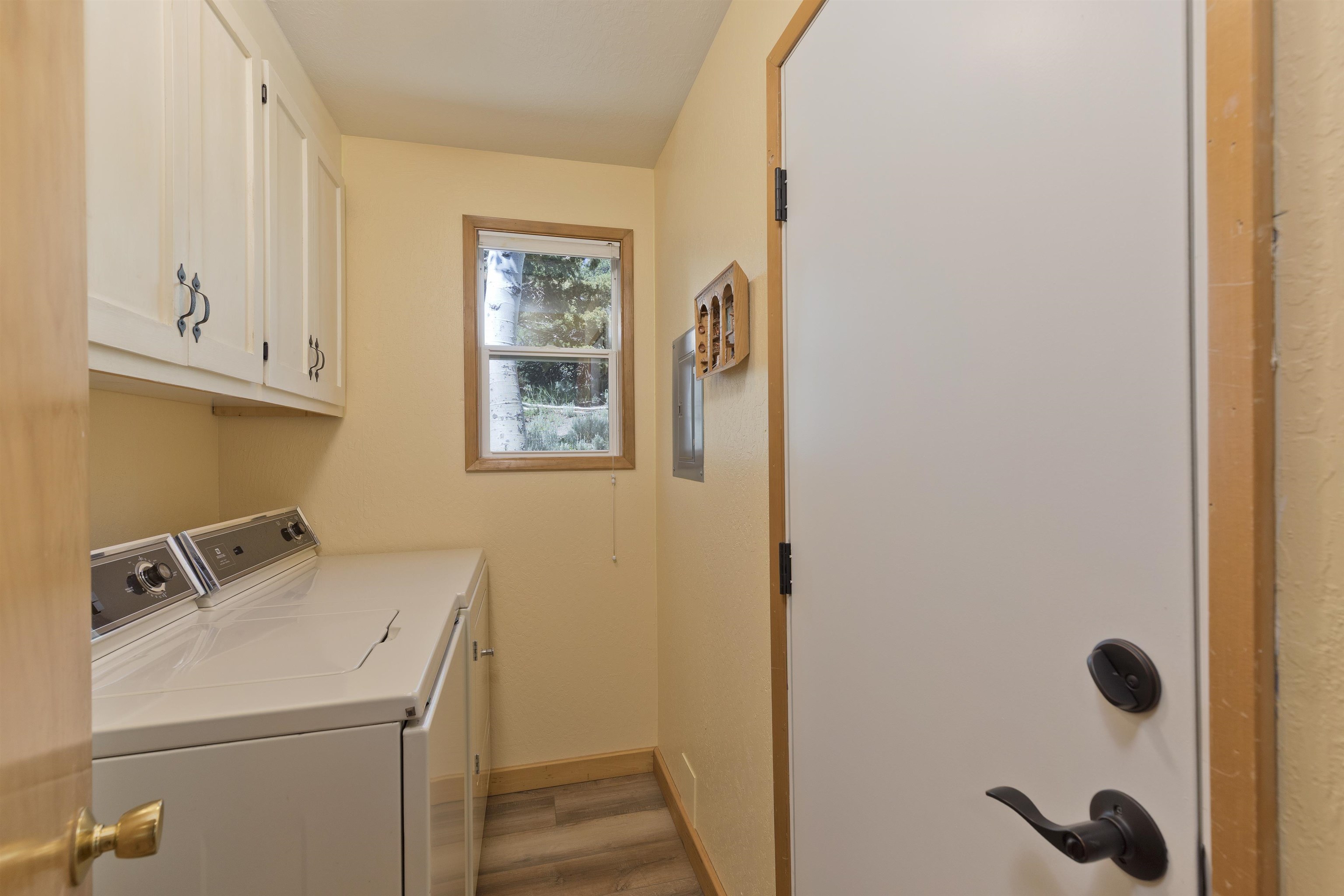 379 Forest Road June Lake, CA 93529 - Photo 19 of 34 Gallery Image 19