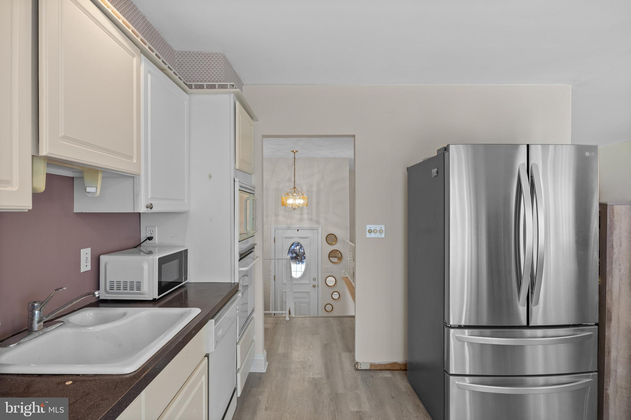 122 Hamilton Road Marlton, NJ 08053 - Photo 11 of 25 a kitchen with stainless steel appliances granite countertop a refrigerator and a sink