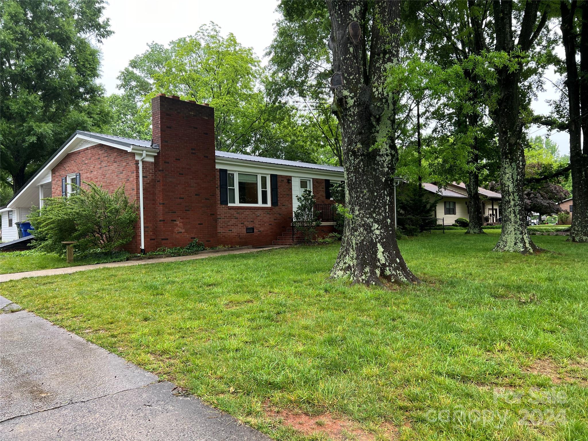 1007 3rd Street Southeast Conover, NC 28613 - Photo 3 of 19 Gallery Image 3