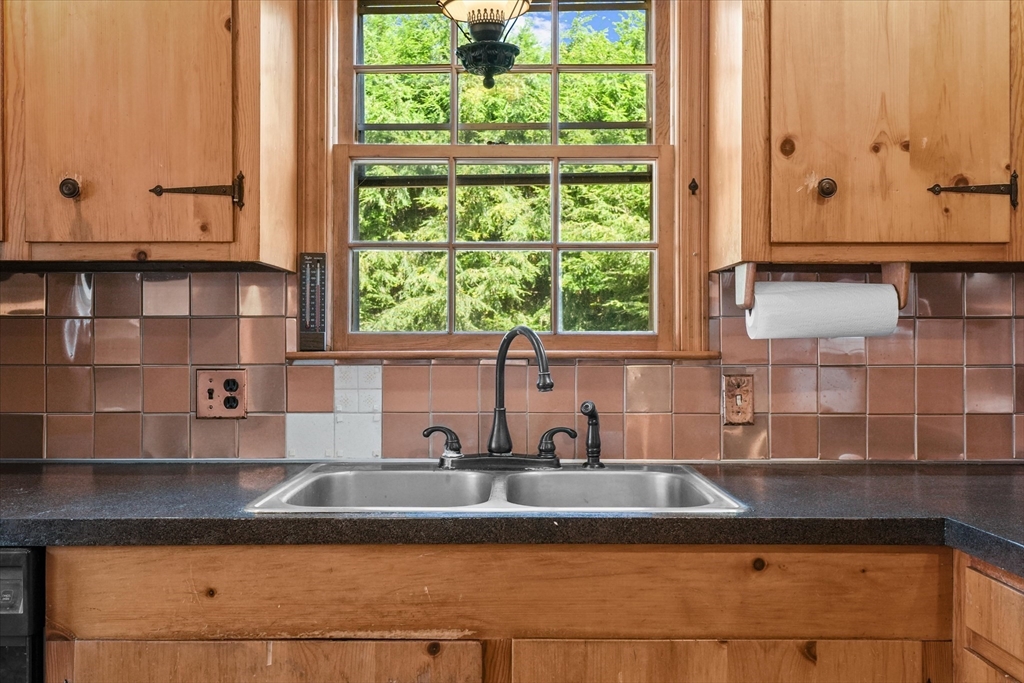 30 Crimson Road Billerica, MA 01821 - Photo 11 of 35