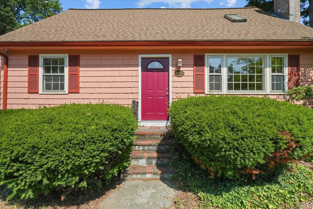 30 Crimson Road Billerica, MA 01821 - Photo 3 of 35