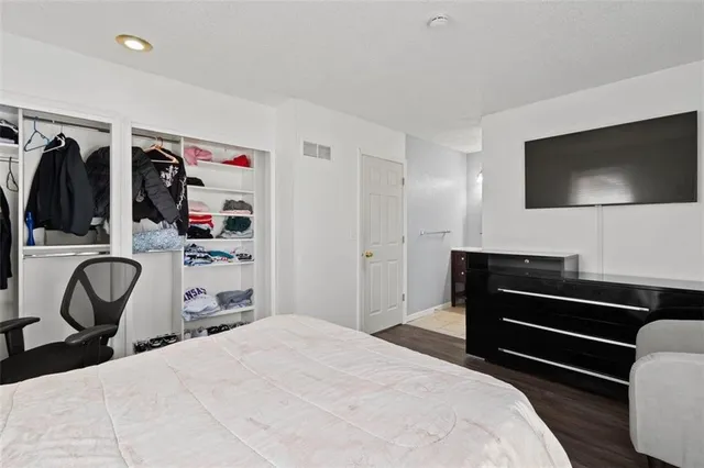 $300,000 | 1508 South Pawnee Circle, Olathe, KS 66062