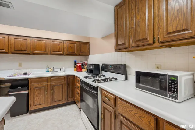 $290,000 | 3309 33rd Ave Court, Rock Island, IL 61201