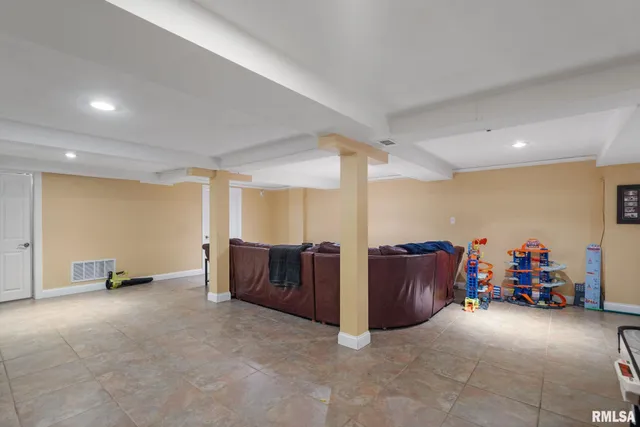 $290,000 | 3309 33rd Ave Court, Rock Island, IL 61201