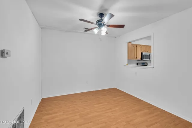 a view of empty room with window