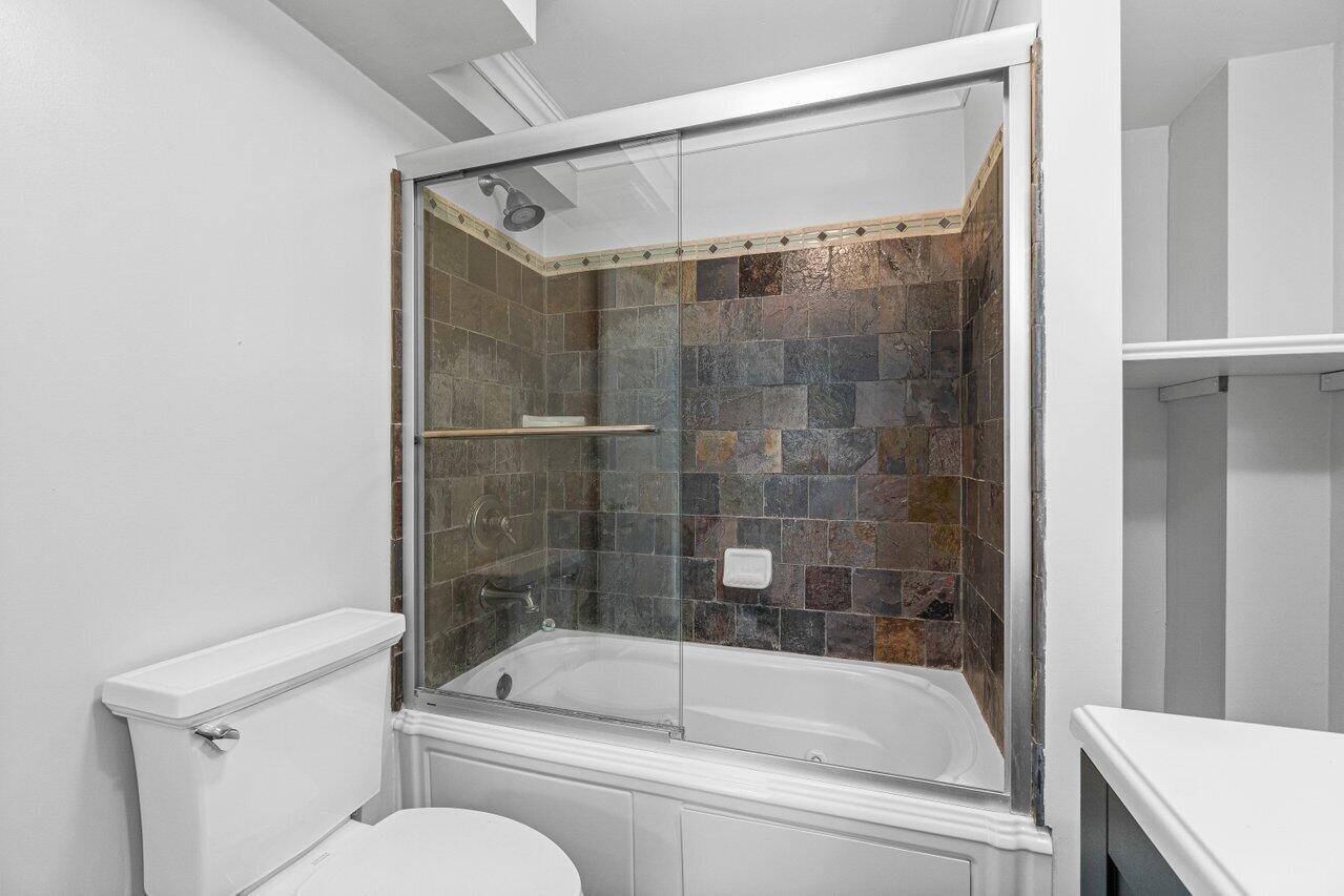 8 Royal Palm Way, Unit 2060 Boca Raton, FL 33432 - Photo 21 of 28 Guest Bath