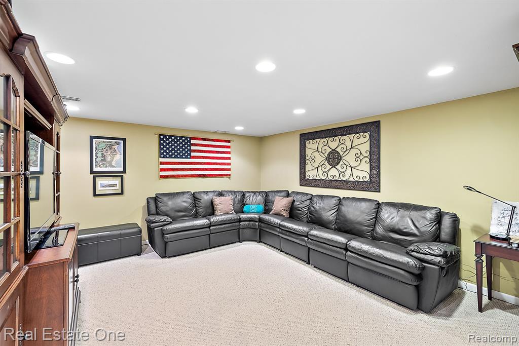 1276 Pembroke Drive Rochester Hills, MI 48307 - Photo 28 of 49