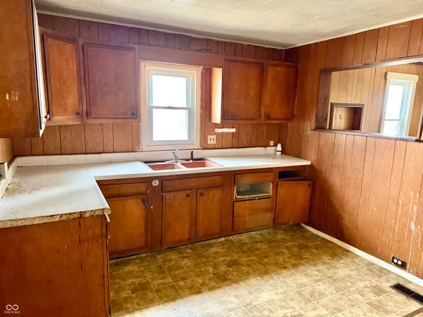 $120,000 | 328-330 West Mechanic Street, Shelbyville, IN 46176