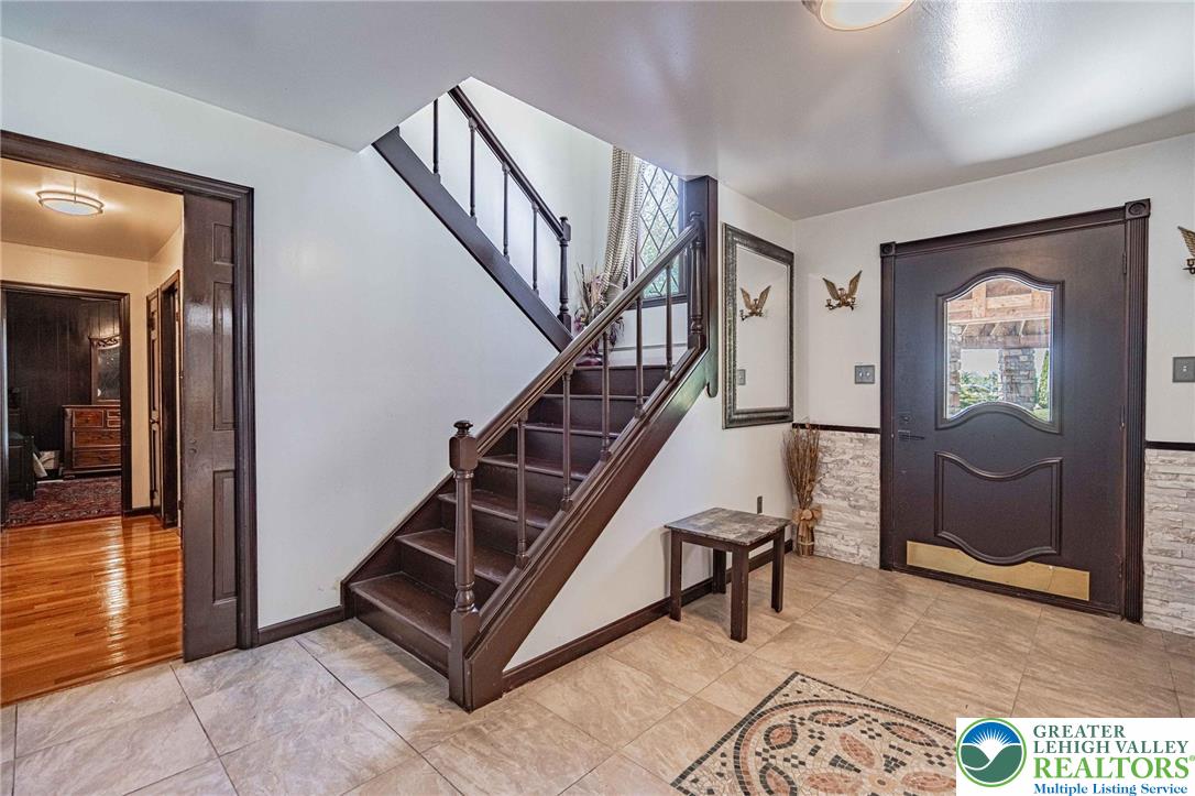 3609 Windy Road Orefield, PA 18069 - Photo 8 of 97 CENTER HALL