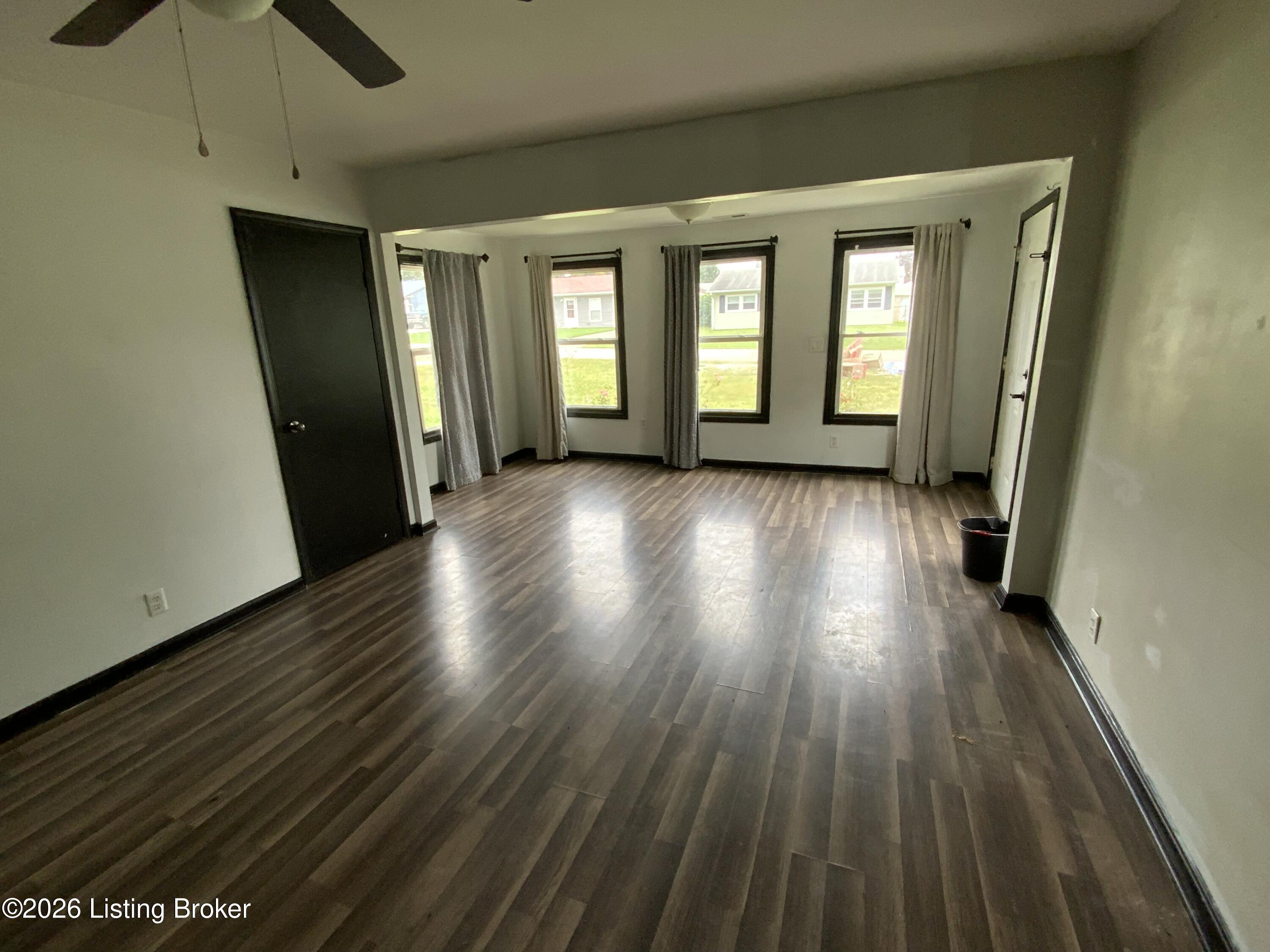 141 Meadowood Road Louisville, KY 40229 - Photo 4 of 12 IMG_0909