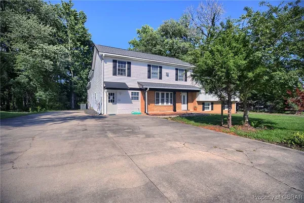 $550,000 | 2795 South George Washington Mem Highway, Hayes, VA 23072