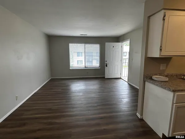 $849 | 1900 Sheridan Road, Unit 7, Pekin, IL 61554