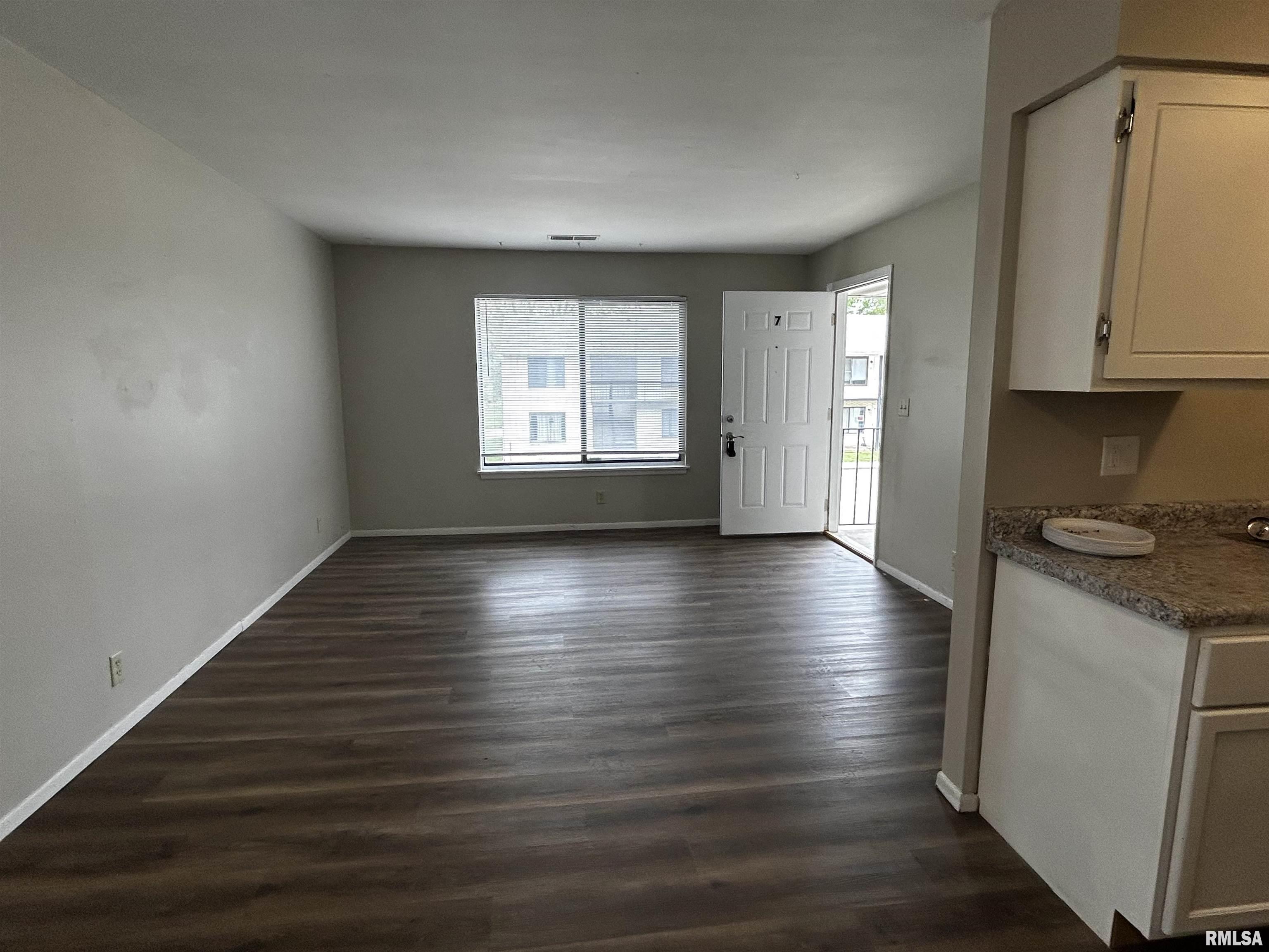 1900 Sheridan Road, Unit 7 Pekin, IL 61554 - Photo 5 of 17