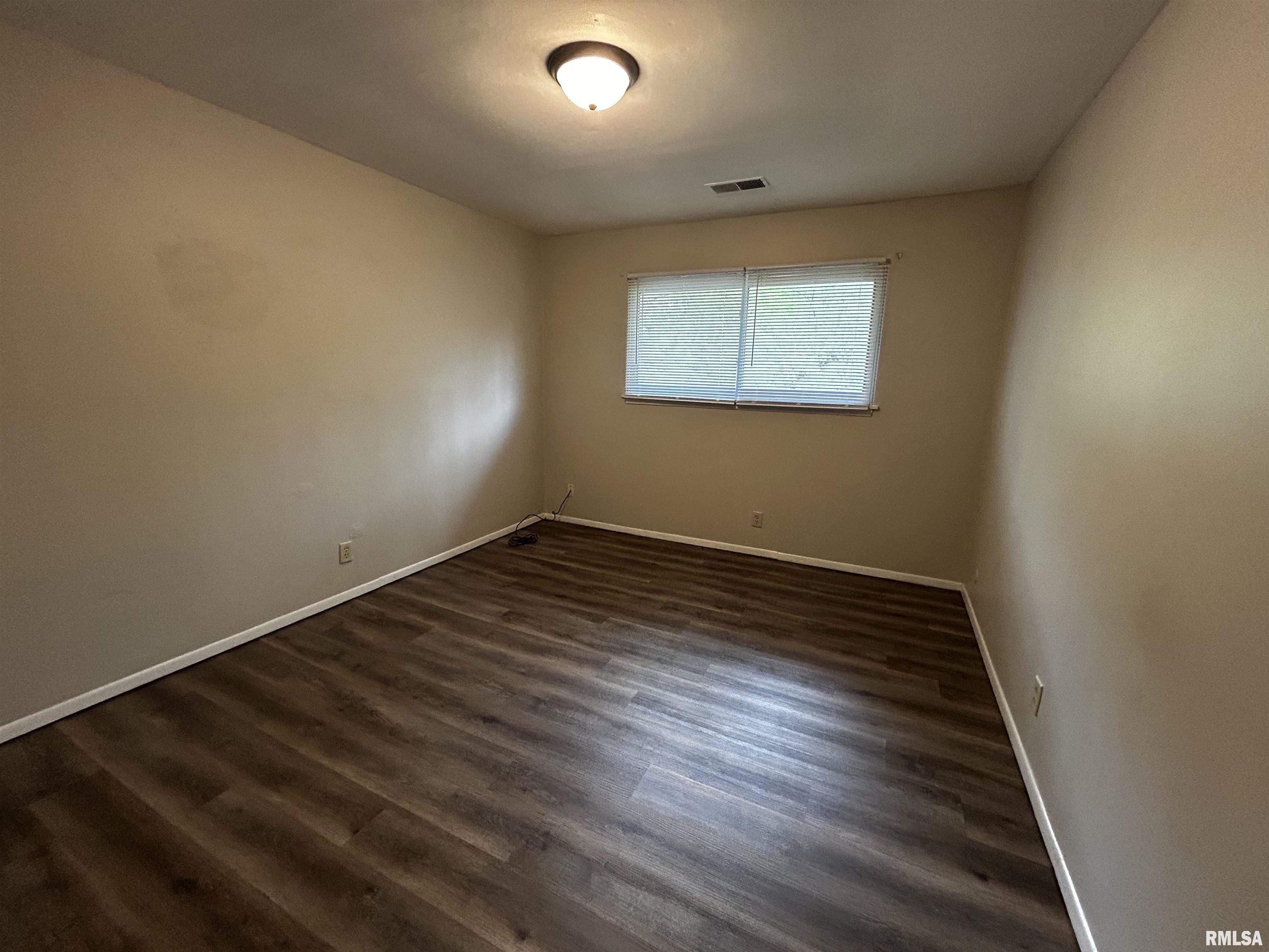 1900 Sheridan Road, Unit 7 Pekin, IL 61554 - Photo 8 of 17