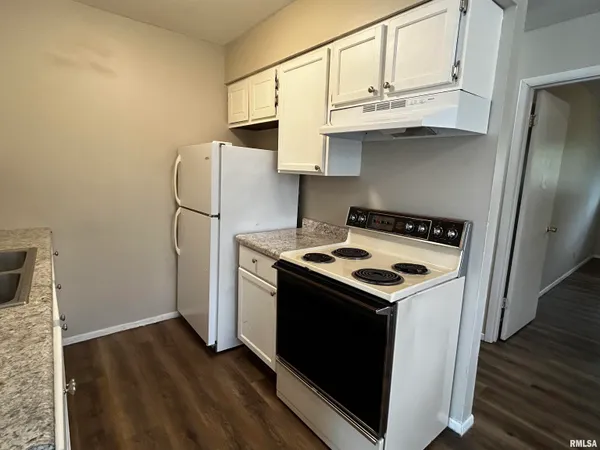 $849 | 1900 Sheridan Road, Unit 7, Pekin, IL 61554