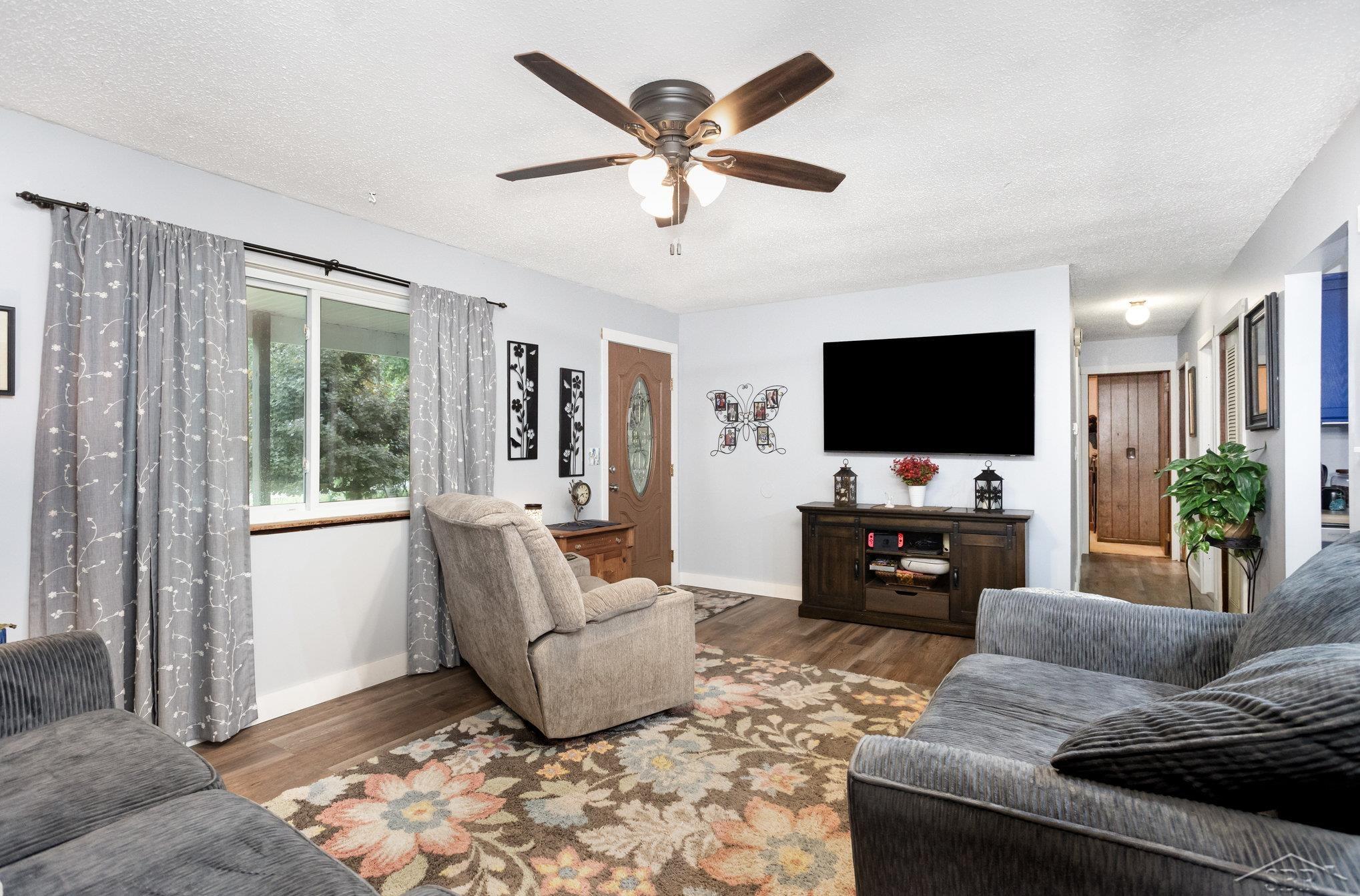 1428 South 8 Mile Road Kawkawlin, MI 48631 - Photo 5 of 25 50185890-45452e45-0ce7-4bc4-bb95-7c9bc32c7e43.JPG