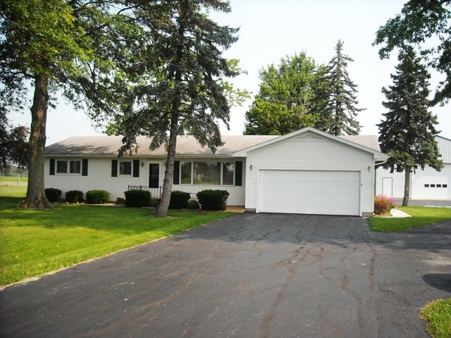 18409 Woodburn Road Woodburn, IN 46797 - Photo 1 of 17 Gallery Image 1