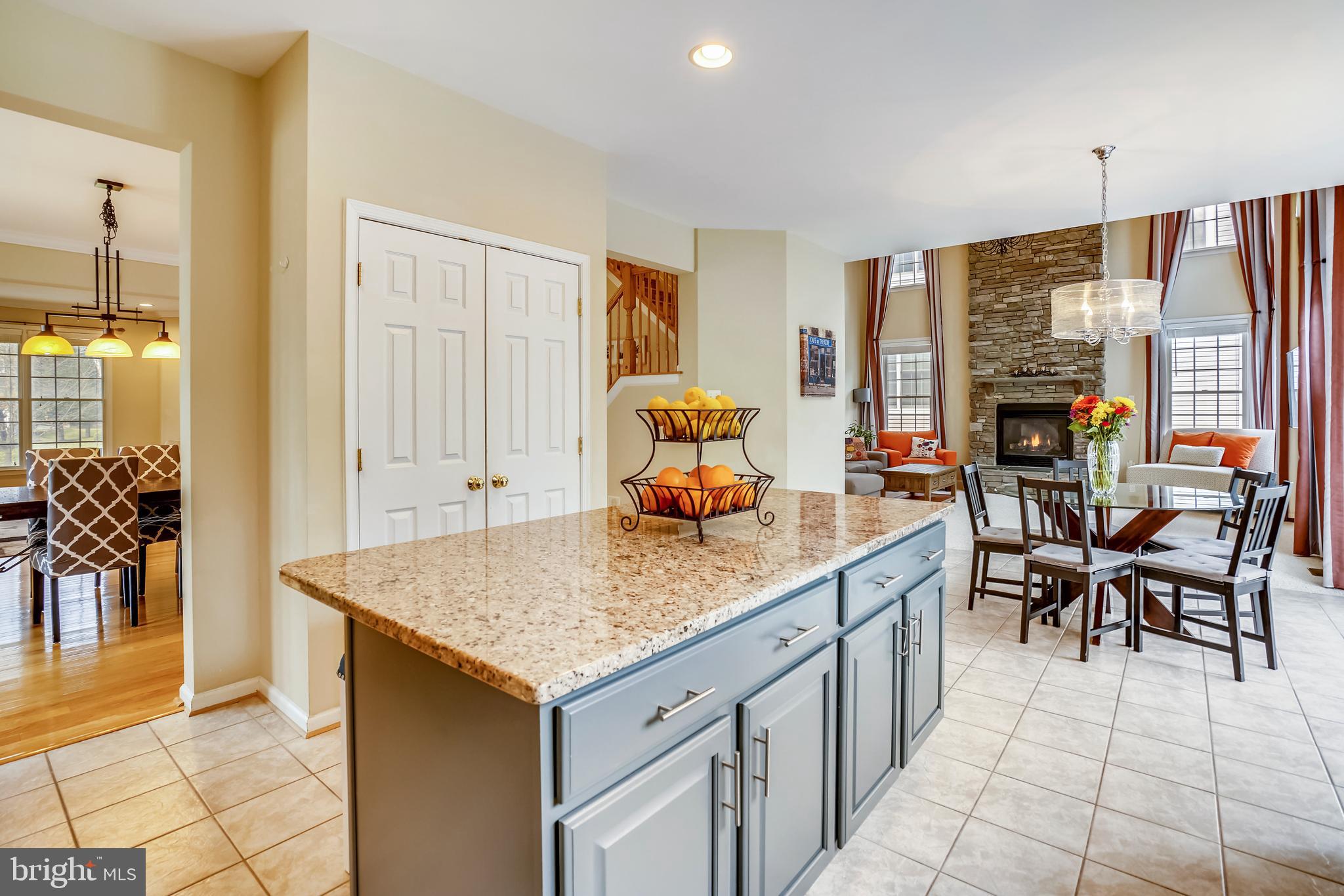 9617 Dapper Town Row Laurel, MD 20723 - Photo 12 of 36 Kitchen , Breakfast rm & great room