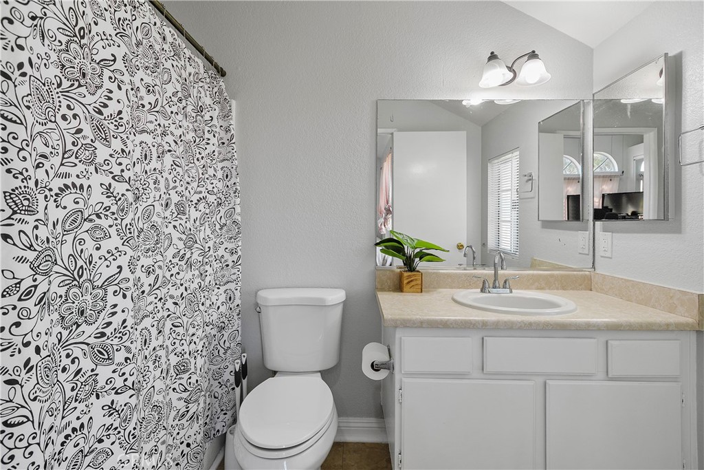 192 West Walnut Avenue, Unit A Rialto, CA 92376 - Photo 14 of 25 Bedroom #1 Bathroom