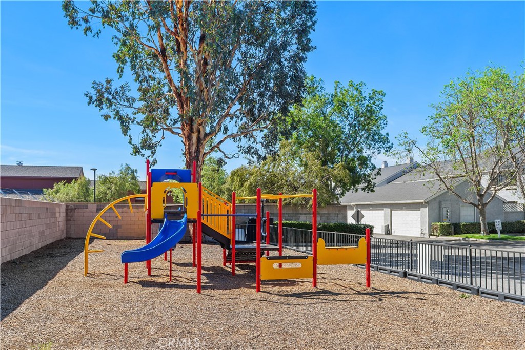 192 West Walnut Avenue, Unit A Rialto, CA 92376 - Photo 25 of 25 Community Playground