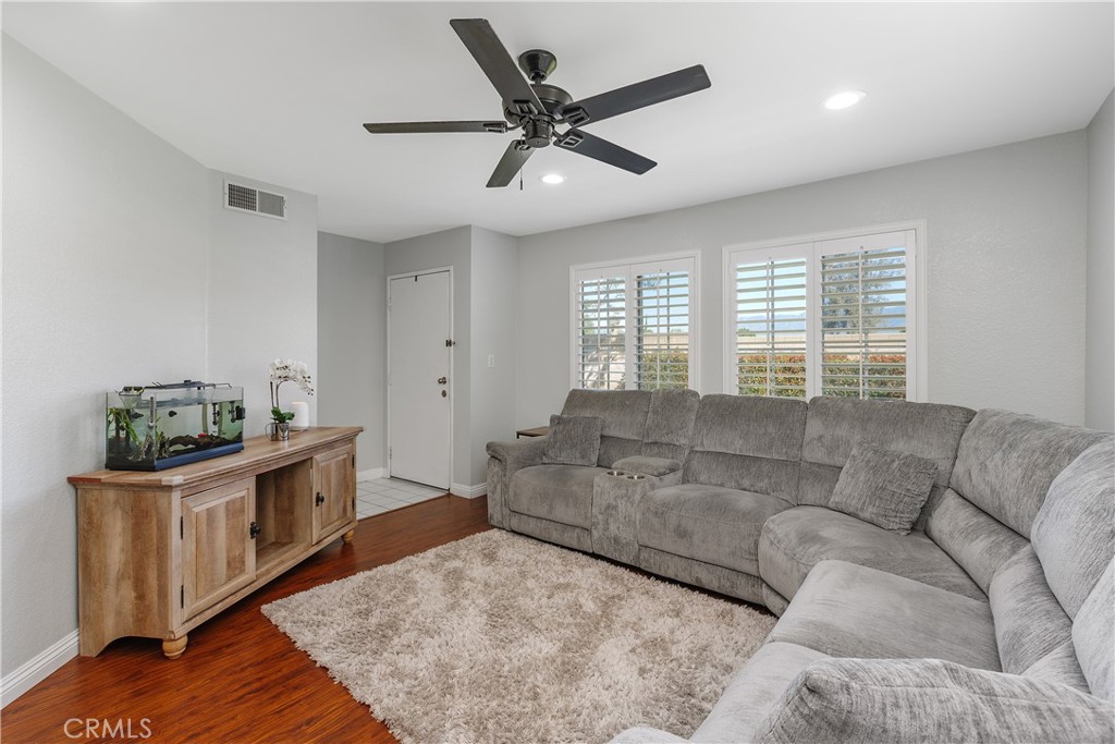 192 West Walnut Avenue, Unit A Rialto, CA 92376 - Photo 4 of 25