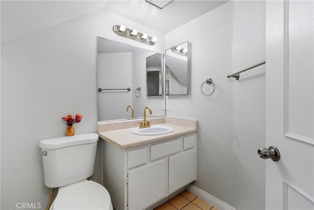 192 West Walnut Avenue, Unit A Rialto, CA 92376 - Photo 7 of 25 First Floor Bathroom