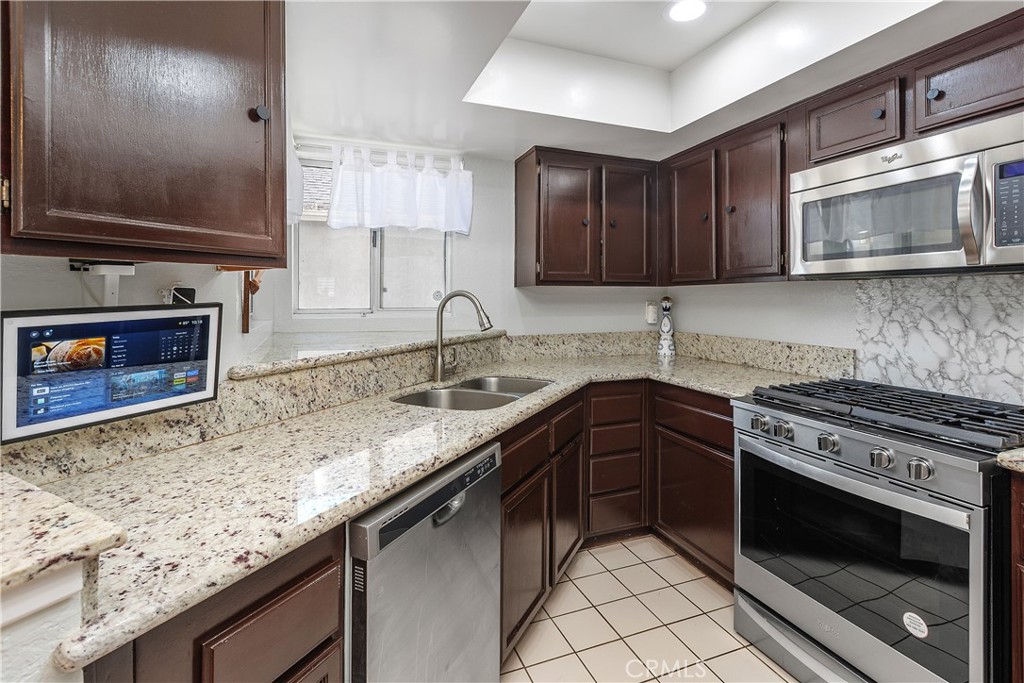 192 West Walnut Avenue, Unit A Rialto, CA 92376 - Photo 10 of 25