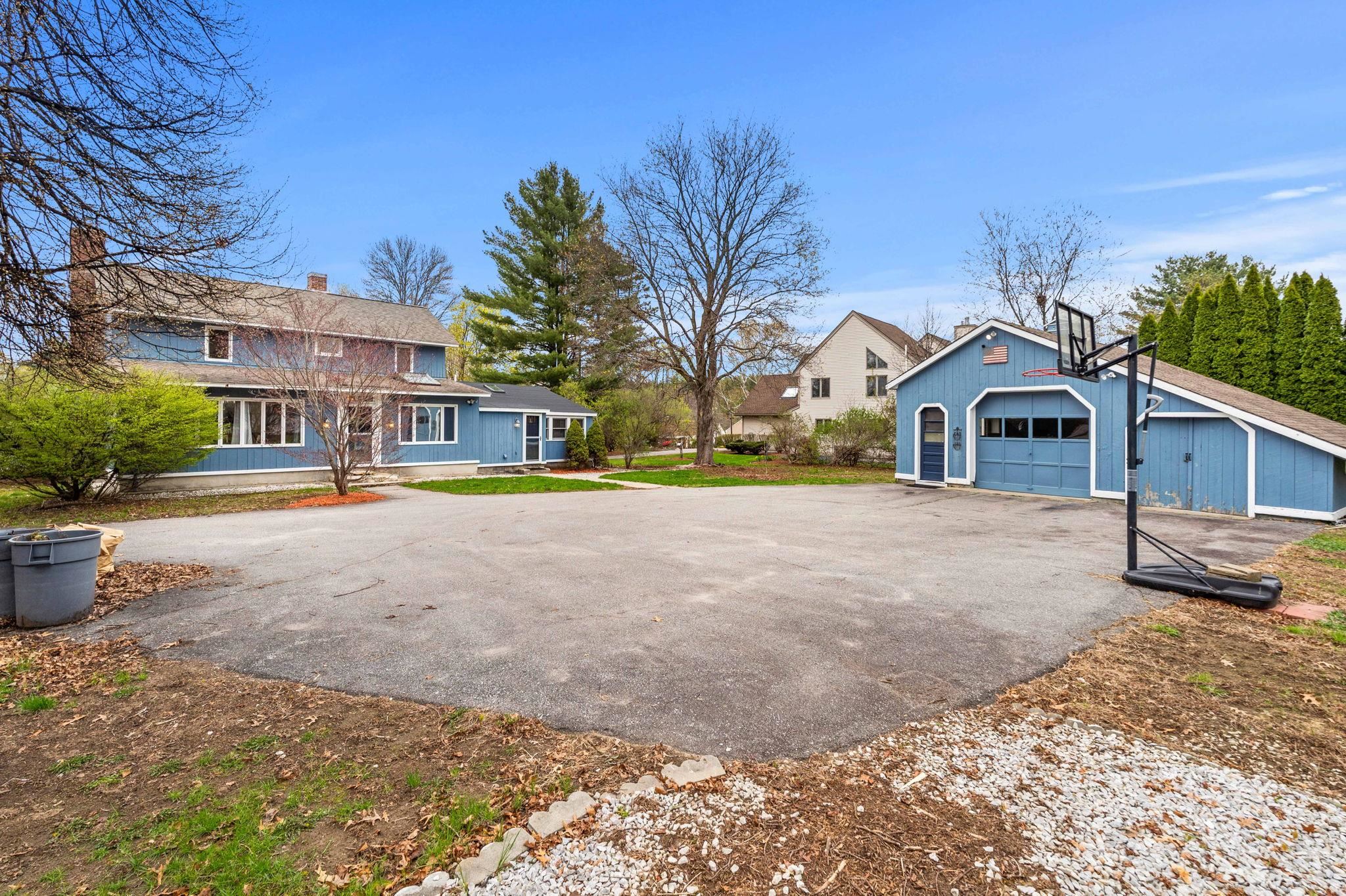 256 East Dunstable Road Nashua, NH 03062 - Photo 2 of 31