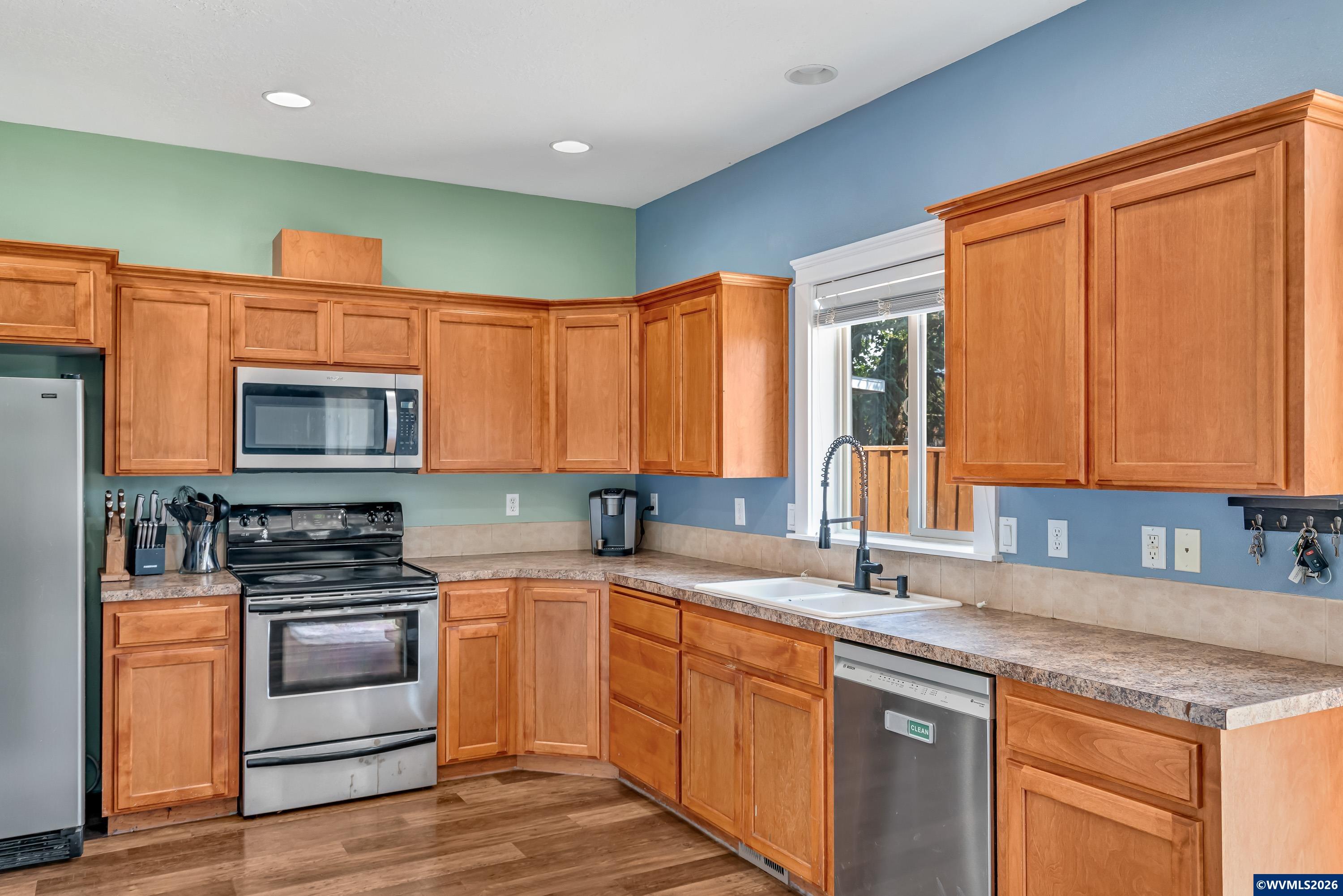 5128 Yukon Court Northeast Salem, OR 97305 - Photo 12 of 41