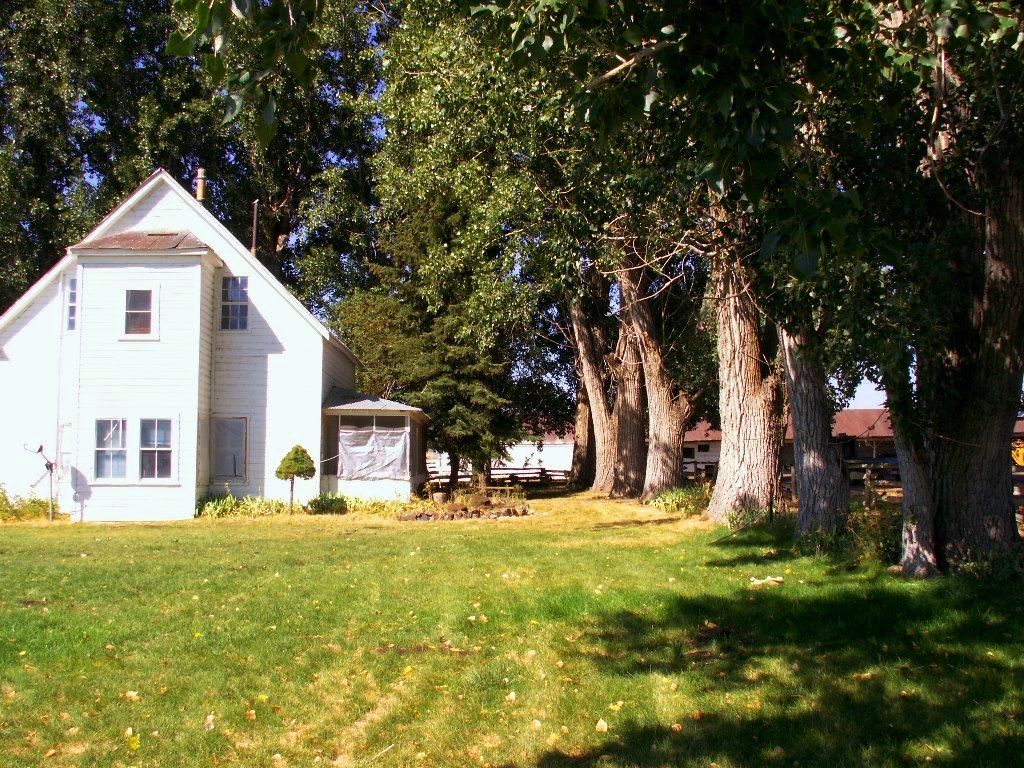 663-150 Dixie Ranch Road McArthur, CA 96056 - Photo 33 of 40 a front view of a house with a yard