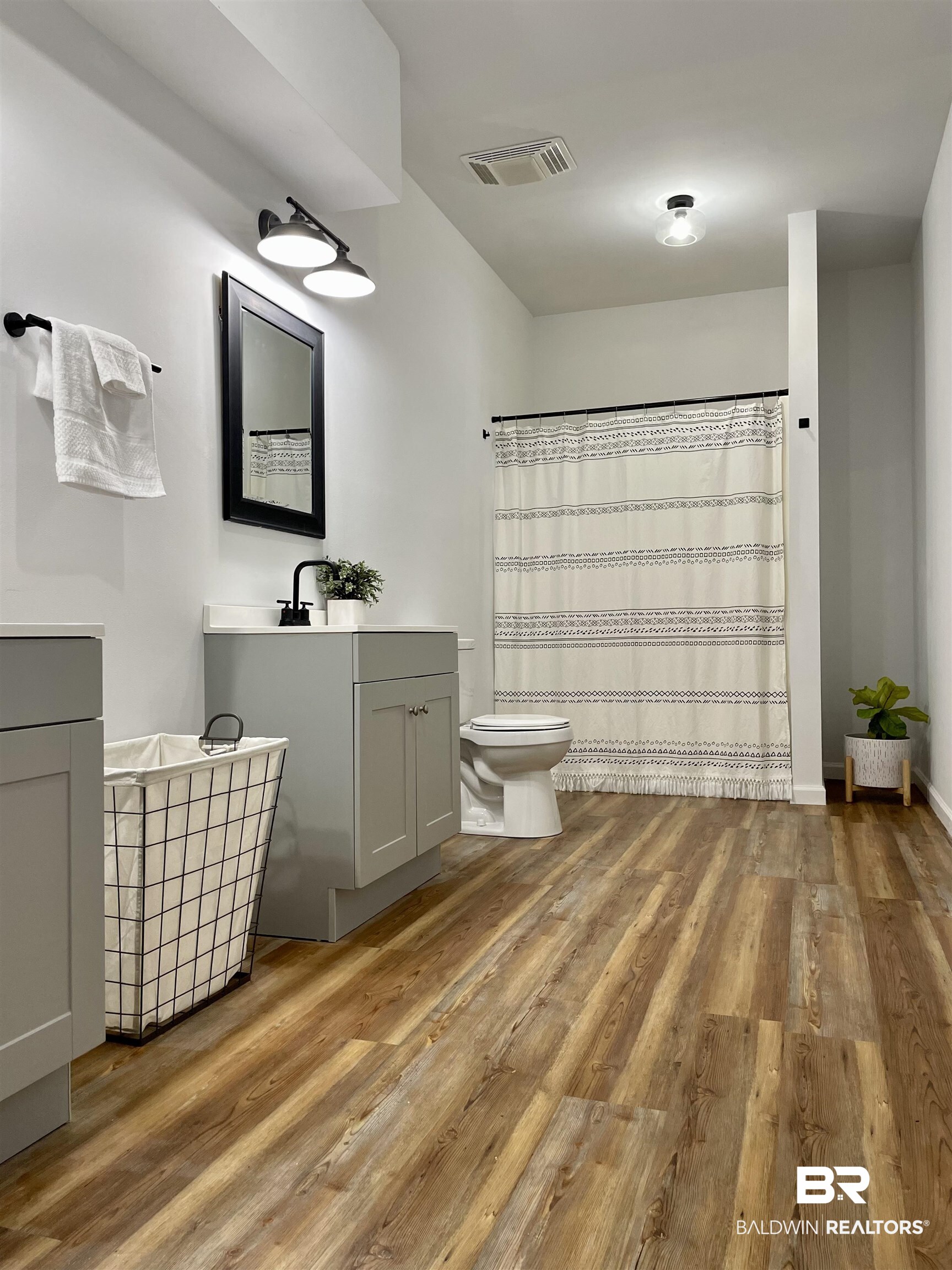 1649 McCullough Road Atmore, AL 36502 - Photo 23 of 39 Guest bathroom