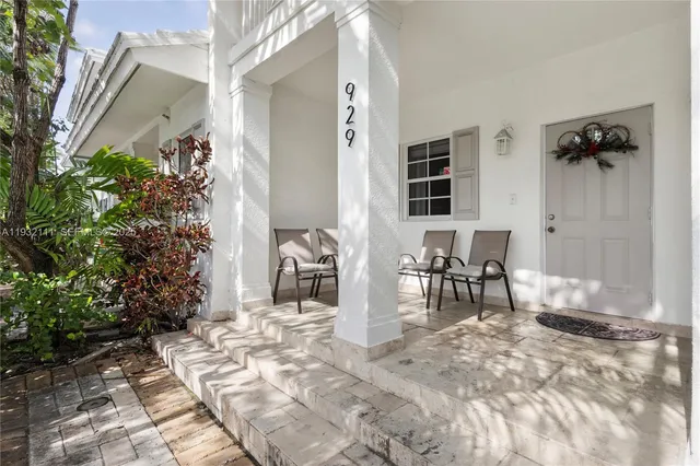 a view of a dinning room with furniture