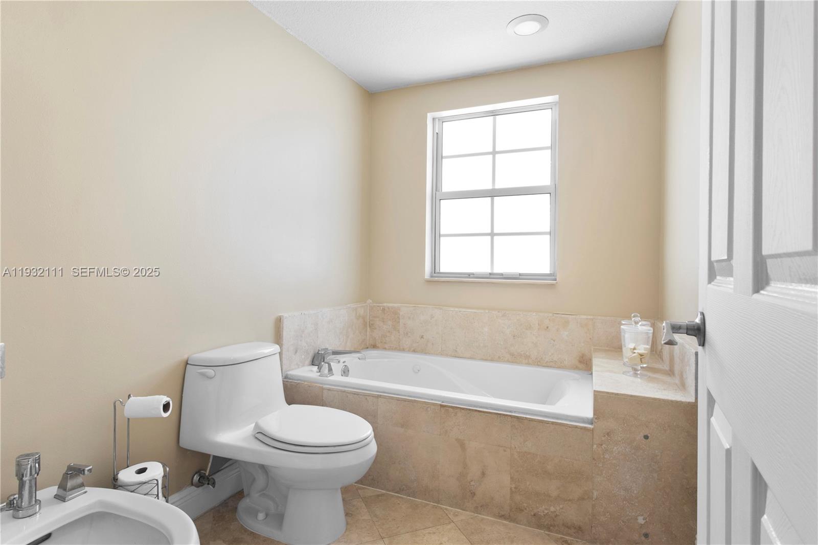 929 Southwest 11th Street, Unit H2 Miami, FL 33129 - Photo 32 of 46 a bathroom with a toilet a sink and bathtub