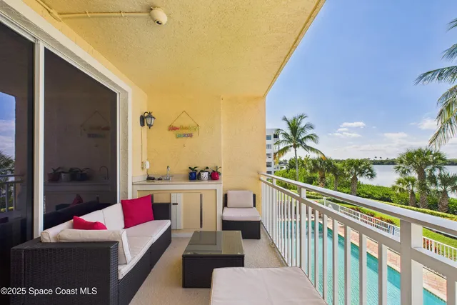 a large kitchen with lots of counter top space