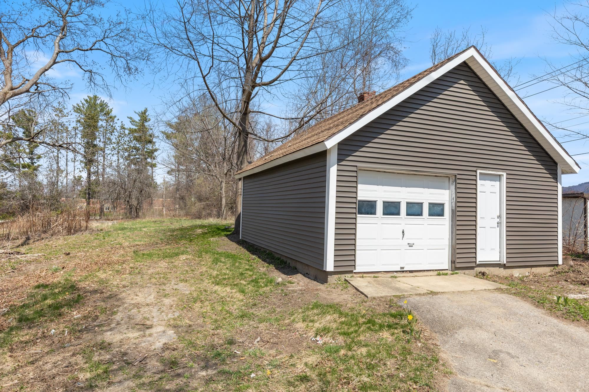 129 Temple Street Rutland, VT 05701 - Photo 33 of 38