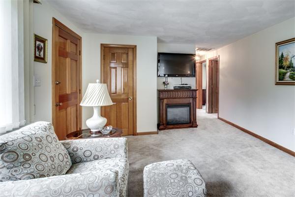 53 Elizabeth Road Billerica, MA 01821 - Photo 7 of 28 Gallery Image 7